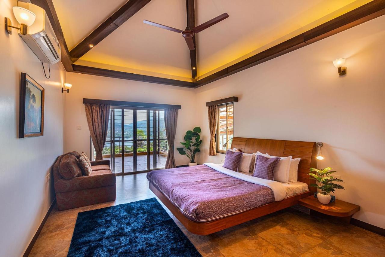 Ekam Lake House By Stayvista With Mountain & Lake Views, Outdoor Jacuzzi, Sauna, Modern Amenities & Kitchen Garden Πούνε Εξωτερικό φωτογραφία