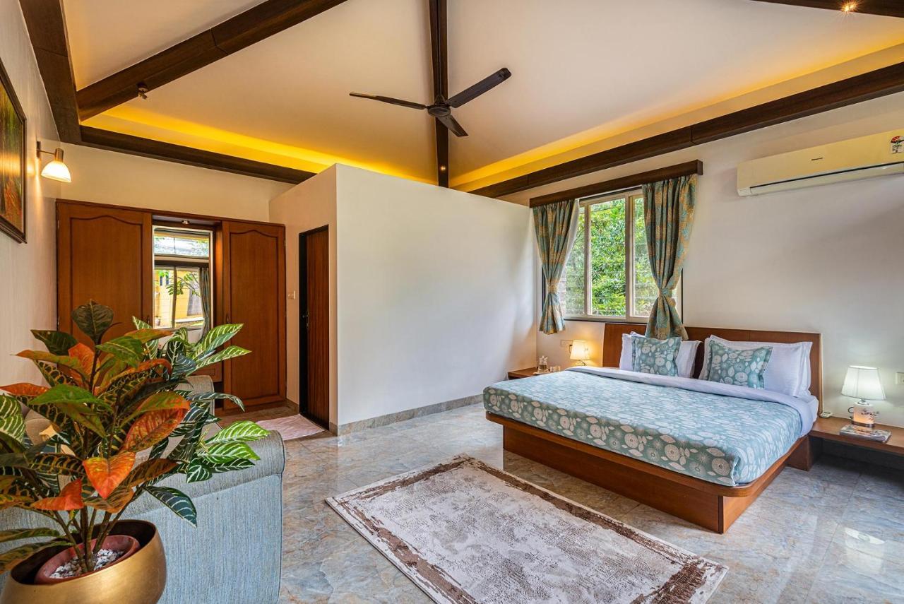 Ekam Lake House By Stayvista With Mountain & Lake Views, Outdoor Jacuzzi, Sauna, Modern Amenities & Kitchen Garden Πούνε Εξωτερικό φωτογραφία