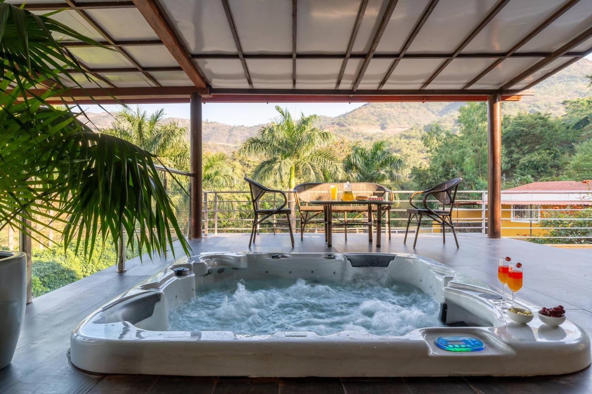 Ekam Lake House By Stayvista With Mountain & Lake Views, Outdoor Jacuzzi, Sauna, Modern Amenities & Kitchen Garden Πούνε Εξωτερικό φωτογραφία